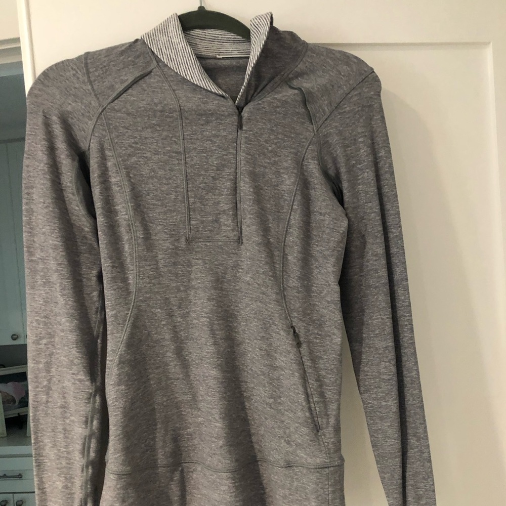 Fitted lulu lemon running top